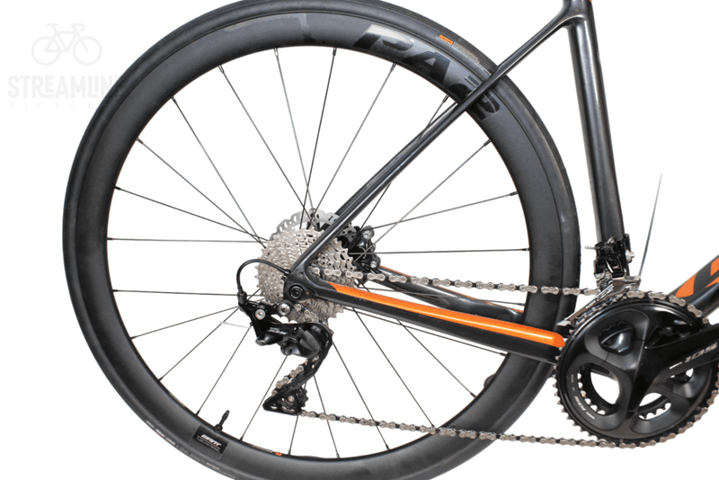 Giant Defy Advanced 1 - Carbon Road Bike - Grade: Excellent Bike Pre-Owned 