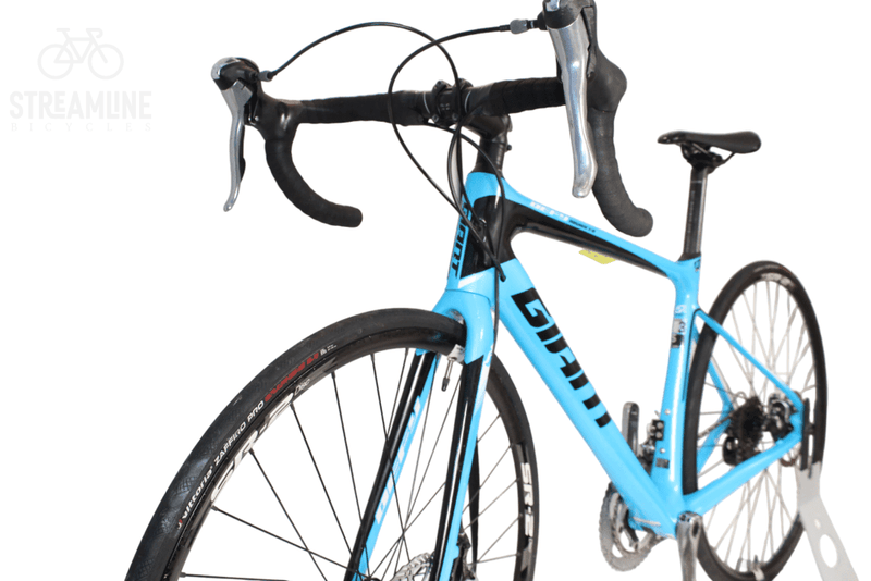 Giant Defy Advanced 1 - Carbon Road Bike - Grade: Fair Bike Pre-Owned 