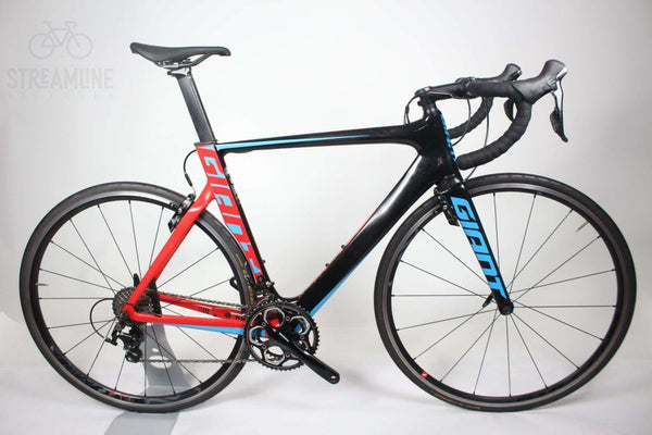 Giant Propel Advanced 2 - Carbon Aero Road Bike - Grade: Fair Bike Pre-Owned 