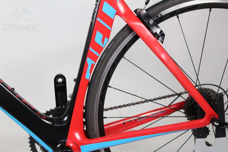 Giant Propel Advanced 2 - Carbon Aero Road Bike - Grade: Fair Bike Pre-Owned 