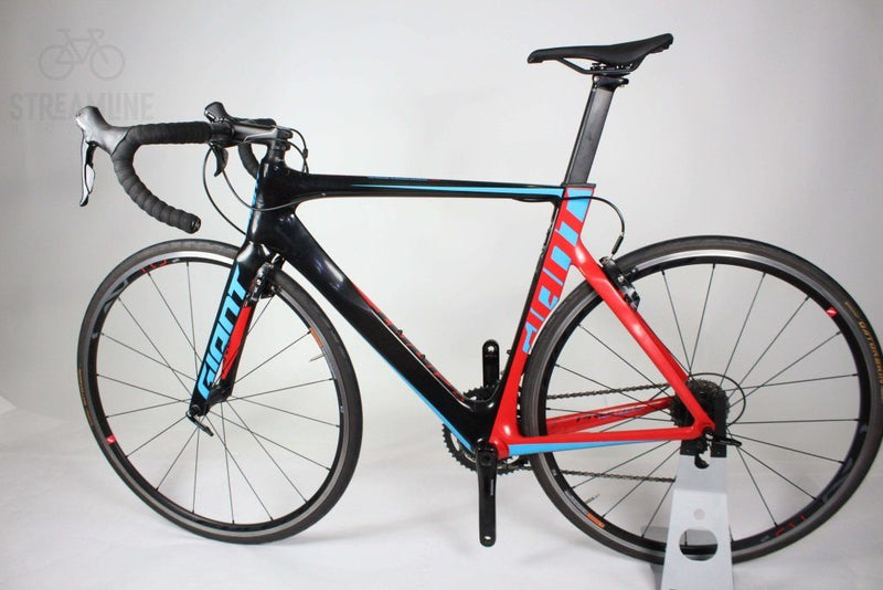 Giant Propel Advanced 2 - Carbon Aero Road Bike - Grade: Fair Bike Pre-Owned 