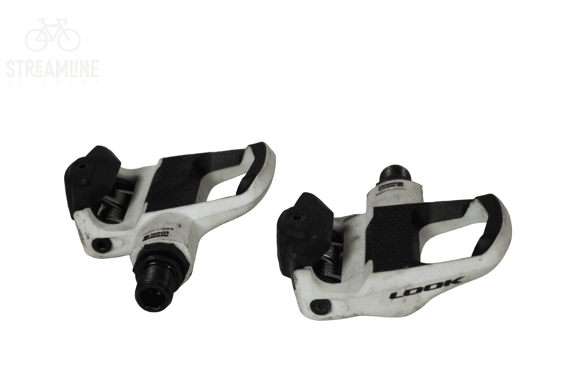 Classic road bike online pedals